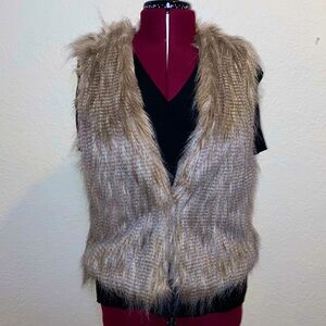 Tan Fux Fur Vest with Brown Striped Pattern M🐿️